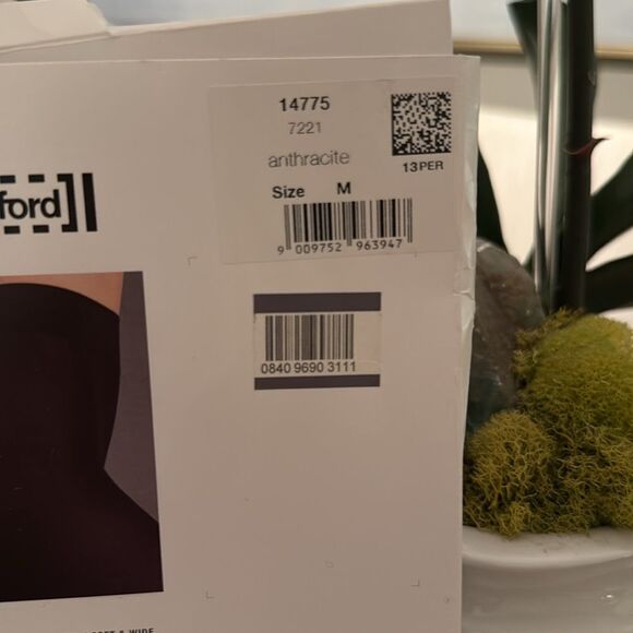 NWT Wolford Velvet De Luxe 66 Tights size Medium - Picture 4 of 6